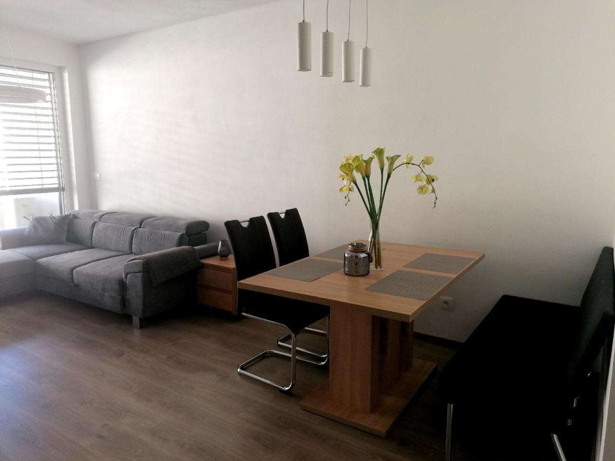 Apartment In The Old Town Bratislava Bagian luar foto
